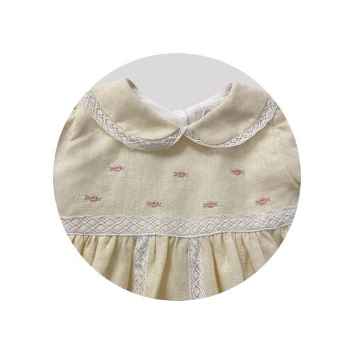 05 vestido bebe puro linho bordado e rendas amarelo