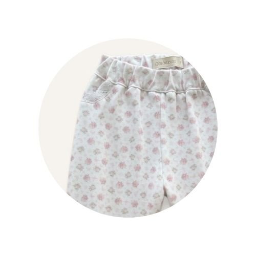 03 calca bebe babado e renda sued floral rosa